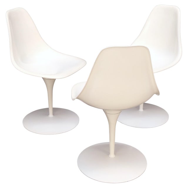 Set of 3 Mid-Century Modern Tulip Base White Fiberglass side dining chairs MINT! Nice vintage in the style of Saarinen...