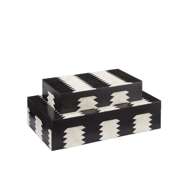 Currey & Company Arrow Black & White Box Set of 2 For Sale