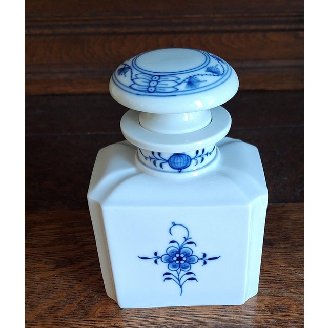 Vintage Tea Caddy in Onion Pattern by Meissen, 1970s For Sale - Image 3 of 7