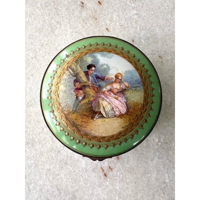 Lovely French vintage porcelain trinket or powder box, often described as a jewelry.