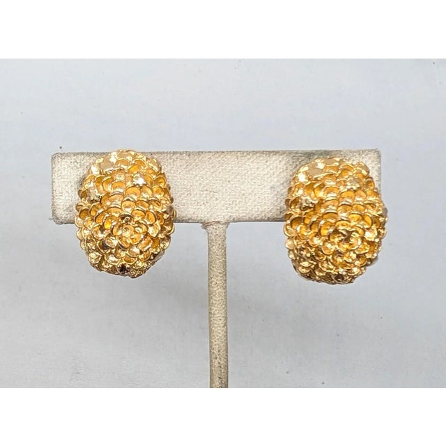 Hattie Carnegie Vintage 1960s Signed Hattie Carnegie Goldtone 3d Flower Half Hoop Clip Earrings-2 Pieces For Sale - Image 4 of 7