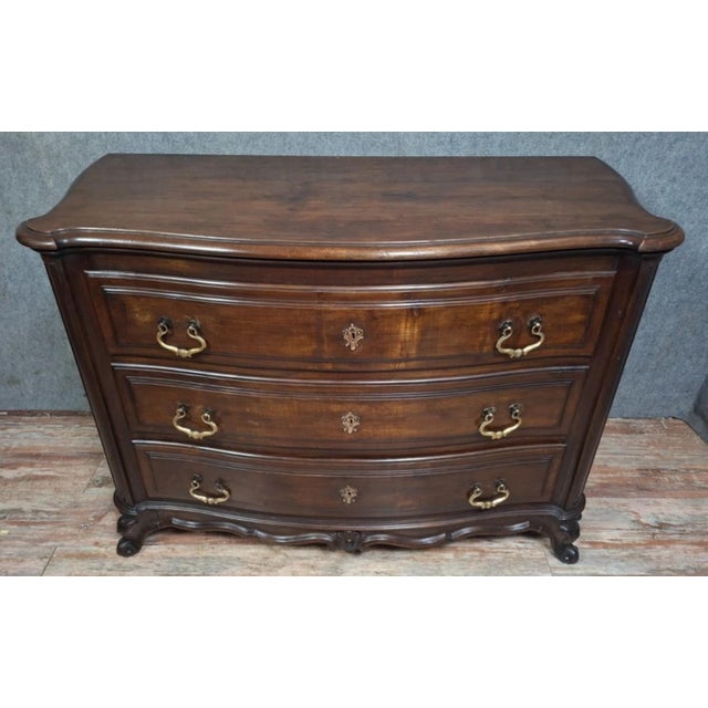 Mid-20th Century Louis XV Curved Chest of Drawers in Walnut For Sale - Image 5 of 12