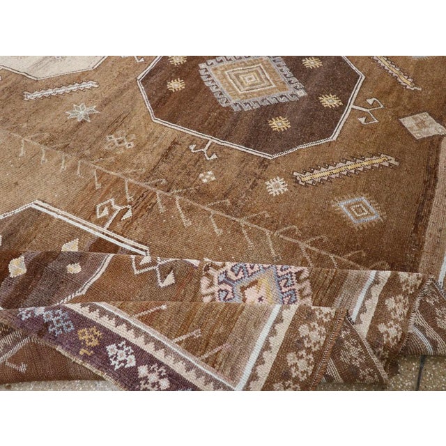 Galerie Shabab Collection Mid-20th Century Turkish Anatolian Room Size Carpet For Sale - Image 9 of 10