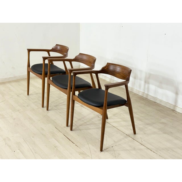 Stylish dining chairs in Danish design are for sale. These chairs impress with their clean lines, high-quality...