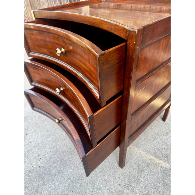 Wood Dessin Fournir Style Serpentine Mahogany Chest For Sale - Image 7 of 9