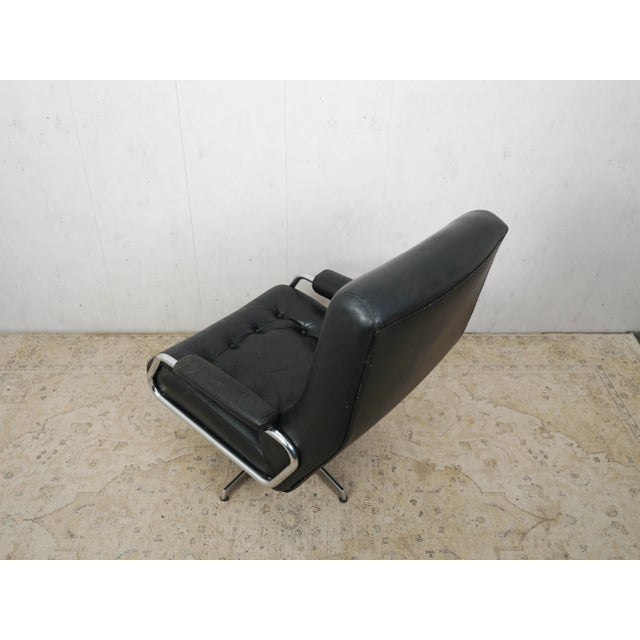 Mid-Century Leather and Chrome Lounge Chair, 1960s For Sale - Image 4 of 7