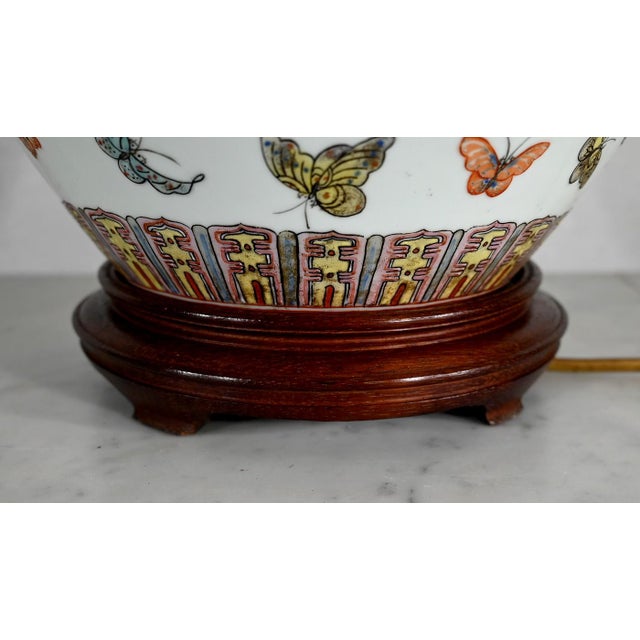 Butterflies Lamp in Chinese Porcelain, 1960 For Sale - Image 15 of 18