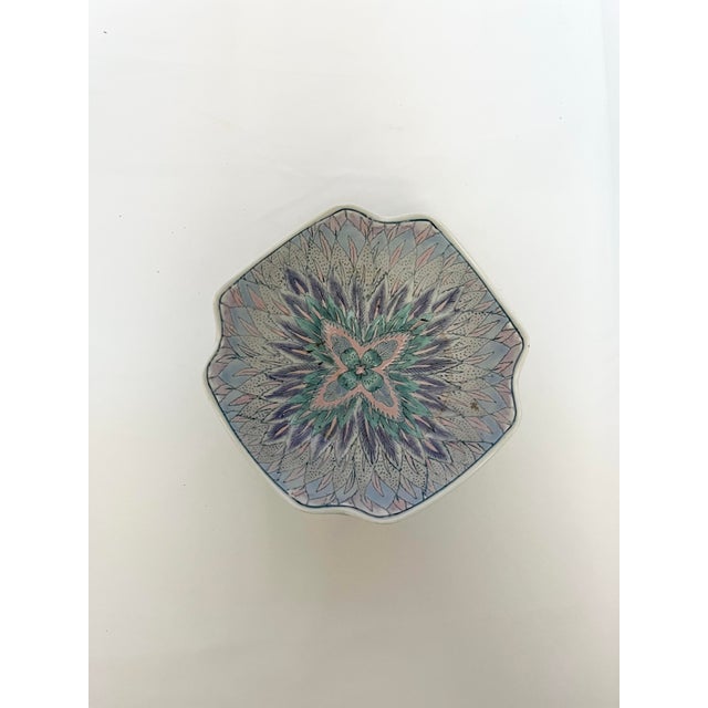 Mid 20th Century Vintage Toyo Japan Decorative Bowl With Pastel Feather Motif For Sale - Image 5 of 7