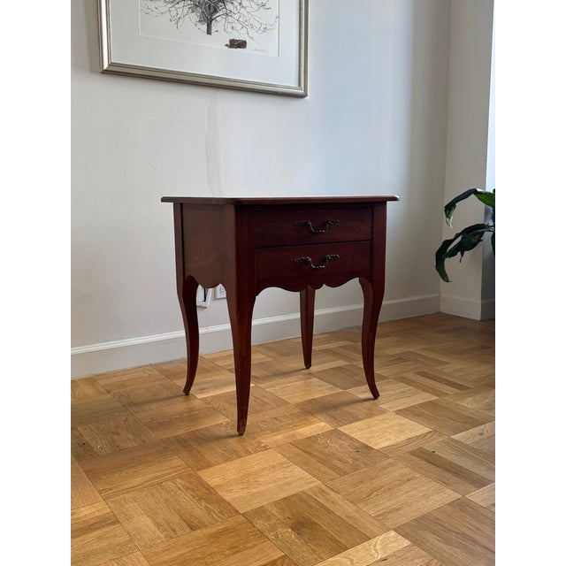 2010s Ethan Allen French Provincial 2-Drawer Side Table, Cherry Finish, Cabriole Legs, Made in Usa For Sale - Image 5 of 18