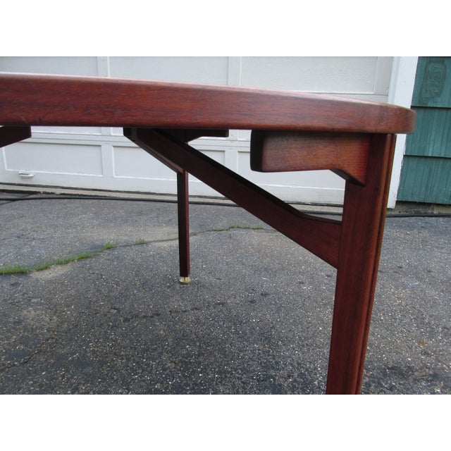 Mid Century Round Three Legged Dining Table in Walnut by Jens Risom For Sale In New York - Image 6 of 10