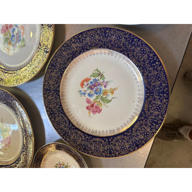 Hollywood Regency 1970s 22 Kt Filigree Deep Blue Plate Set With Floral Accents- Set of 17 For Sale - Image 3 of 8