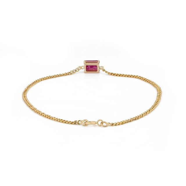 Early 20th Century 1.28ct Emerald-Cut Ruby Station Bracelet in 14k Yellow Gold Curb Chain For Sale - Image 5 of 11