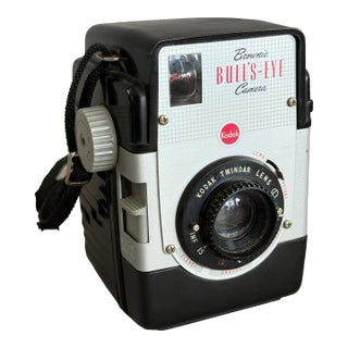 Vintage Kodak Brownie Bull's Eye Camera With Twindar Lens For Sale