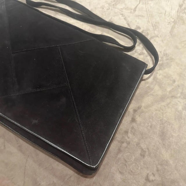 1980s Black Cut Velvet and Leather Italian Clutch For Sale - Image 4 of 11