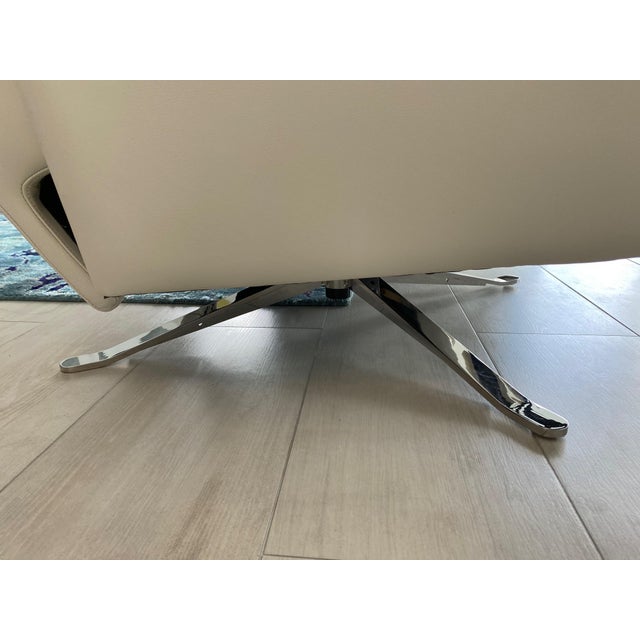 Room & Board Room & Board Isaac Recliner in Pesaro Leather – Ivory For Sale - Image 4 of 4