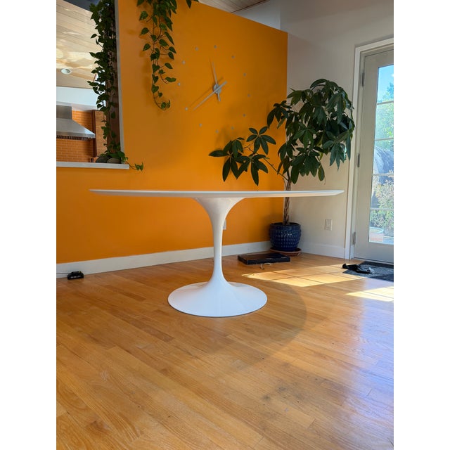 Mid-Century Modern Authentic Eero Saarinen for Knoll Oval Tulip Dining Table, White For Sale - Image 3 of 7