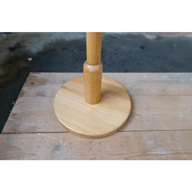 Scandinavian Modern Sculptural Floor Lamps in Pine, Sweden 1970s, Set of 2 For Sale - Image 10 of 17