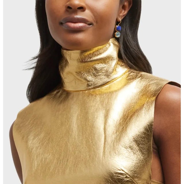 We love the combination of the rich blue lapis lazuli paired with Brazilian blue topaz. Great for any look. A new twist on...