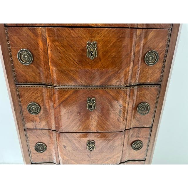 20th Century Transition Chest of Drawers in Elm and Amaranth Veneer For Sale - Image 15 of 17