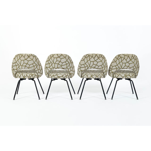 Mid-Century Modern Set of 4 Eero Saarinen Executive Side Chairs for Knoll Mid Century Modern Black Metal For Sale - Image 3 of 12