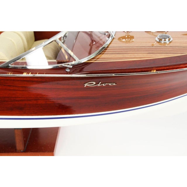 Riva Aquarama Speedboat Model with Cream Interior For Sale - Image 4 of 18