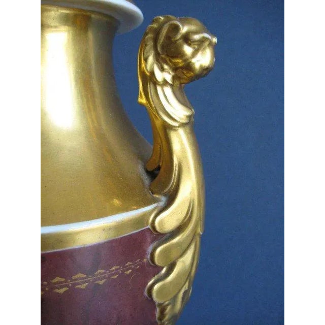 Early 19th Century French Empire Old Paris Porcelain Vase Urn 1810 For Sale In New York - Image 6 of 11