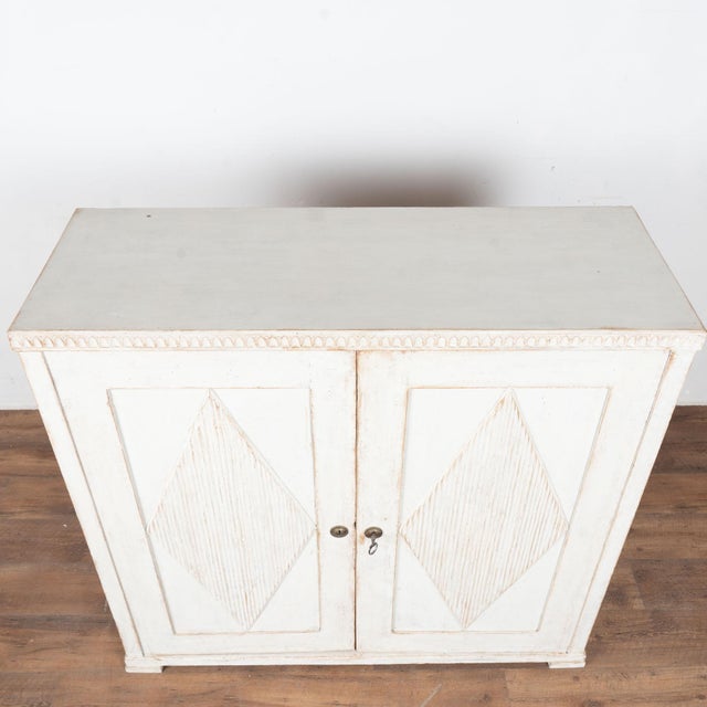 19th Century Swedish White Gustavian Cabinet Sideboard For Sale - Image 4 of 15
