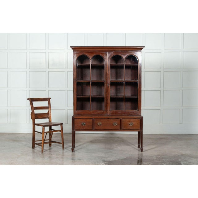 1910s English Mahogany Arched Glazed Dresser Cabinet, 1910 For Sale - Image 5 of 18