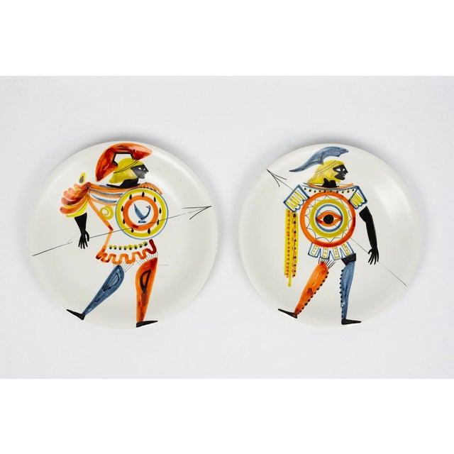 Hand-Painted Glazed Earthenware Plate with Eye-Shield Hoplite by Roger Capron for Vallauris, 1955-1960 For Sale - Image 11 of 13