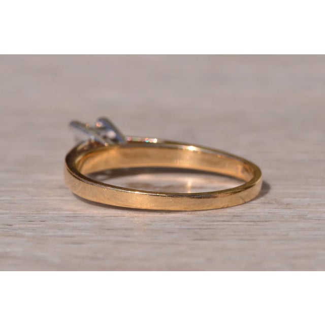 1990s The Mentone: Signed Yellow Gold Solitaire Engagement Ring with Princess Cut Natural Diamond For Sale - Image 5 of 10