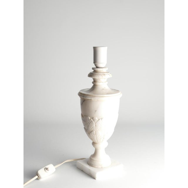 Neoclassical White Florentine Alabaster Table Lamp with Leaf Relief, Italy For Sale - Image 9 of 18