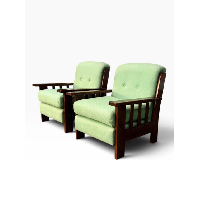 Here is a pair of vintage Mission-style Arts & Crafts lounge chairs, in the style of Stickley. Their sturdy, honest...