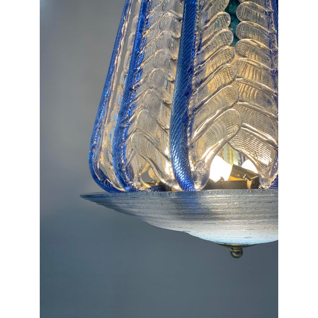 Chandelier attributed to the Seguso company. Suspension chandelier composed of a central brass supporting structure and a...