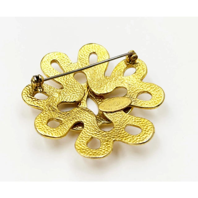 Chanel Chanel Vintage Gold Plated CC Twisted Flower Brooch For Sale - Image 4 of 4