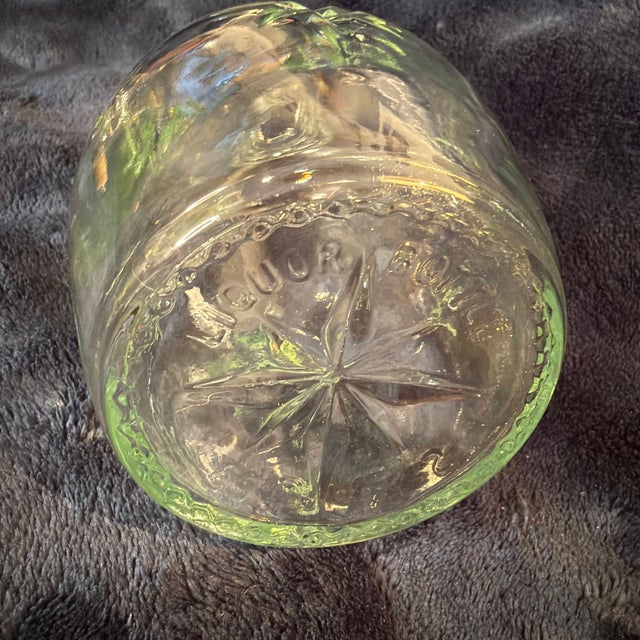 1970s Mid-Century Modern Atomic Starburst Glass Decanter With Faceted Stopper - Transitional Metric Era For Sale - Image 14 of 16