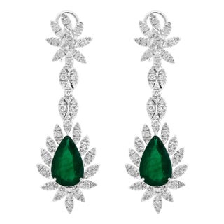 15 Carat Pear Shape Emerald Diamond Hanging/Drop Earrings 18 Karat White Gold For Sale