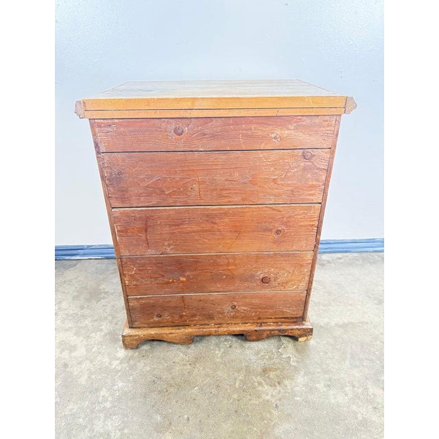 Early 20th-Century Pine Chest of Drawers With Original Brass Knobs For Sale - Image 10 of 10