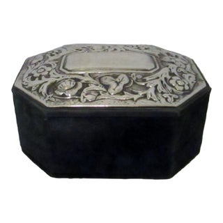 1950s Limentani Argenti Silver Embossed Lid Black Velvet Trinket Box Oval Octagon For Sale