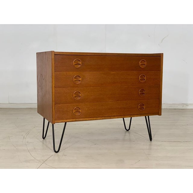 A very beautiful teak chest of drawers is for sale. For sale is a very nice vintage teak dresser. • danish design • 60s •...
