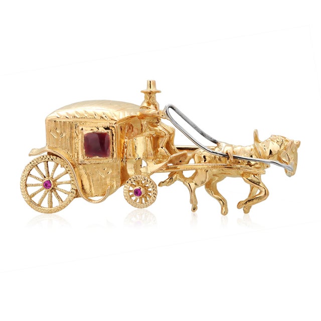 1960s Vintage 18 Karat Yellow Gold Gem Set ‘Horse and Carriage’ Brooch For Sale - Image 5 of 6