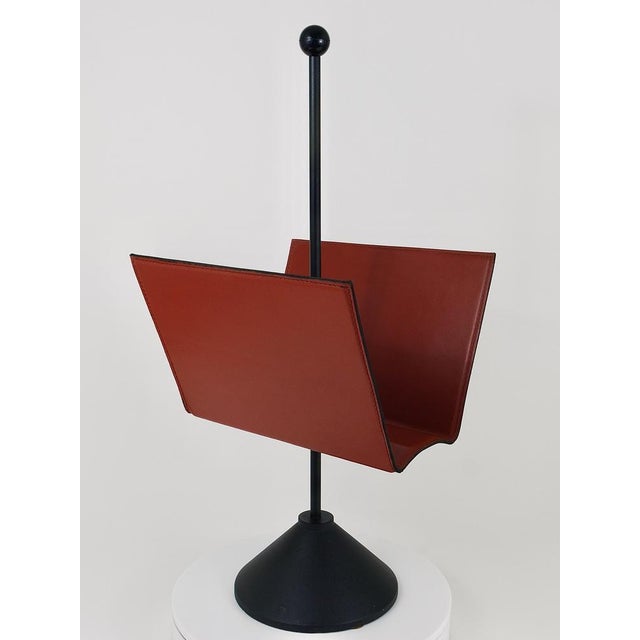Metal Italian Postmodern Magazine Rack in Leather by Porada Arredi, 1980s For Sale - Image 7 of 18