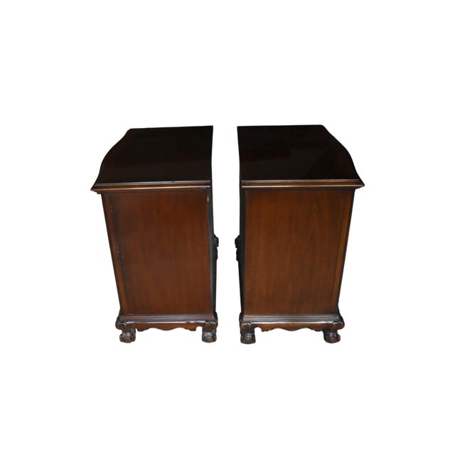 A charming and versatile set of Georgian style mahogany bachelor's chests from the Drexel Heritage Heirloom Collection....
