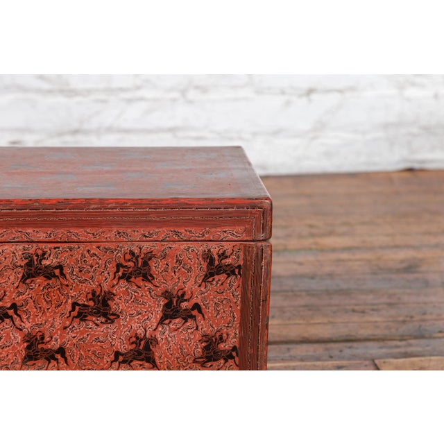 Late 19th Century Chinese Late 19th Century Red Trunk with Black Hand-Painted Riders on Horses For Sale - Image 5 of 13