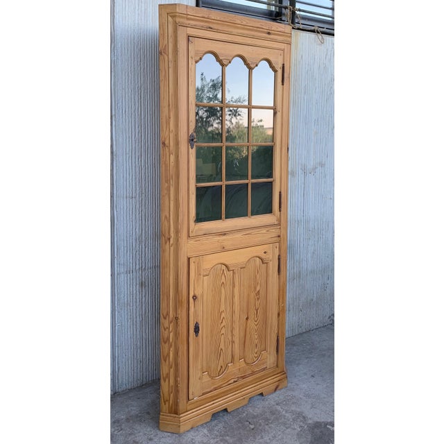 20th Century Spanish Country Corner Pine Vitrine with Glass Paneled Door For Sale - Image 10 of 18
