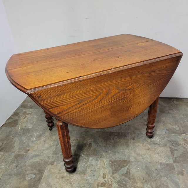 Late 19th Century Antique Oval English Farmhouse Chestnut Dining Table With Extensions For Sale - Image 5 of 10