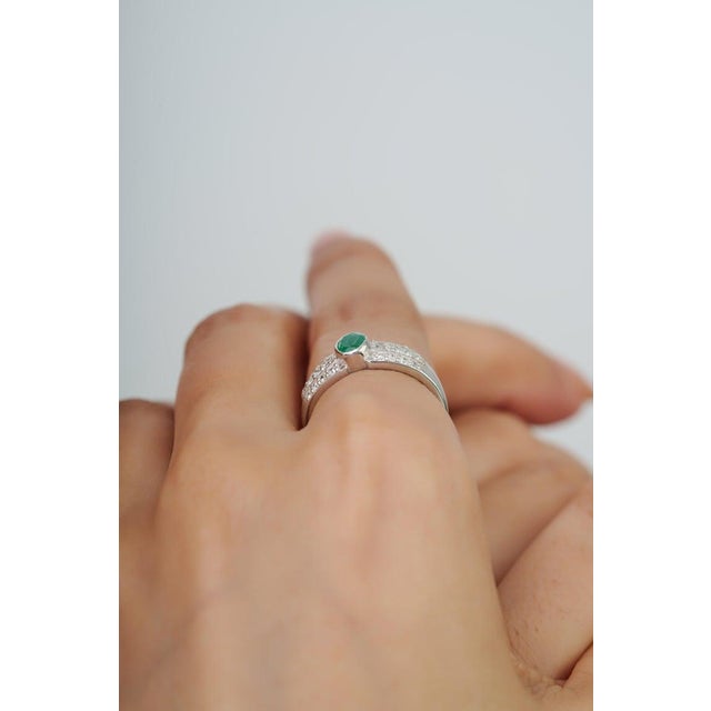 Classic Oval Emerald Diamond Statement Band Ring in Sterling Silver, Size 7 For Sale - Image 6 of 13