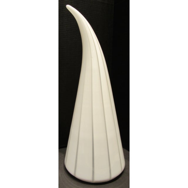 Italian Pair of Large Italian Vetri Murano Glass White and Striped Horn/Conical Shaped Table Lamps For Sale - Image 3 of 9