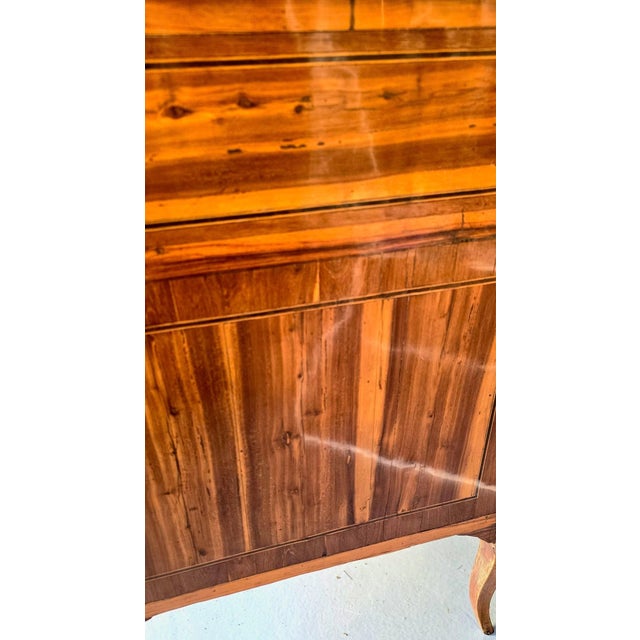 Marquetry Commode with Projecting Top For Sale - Image 9 of 18