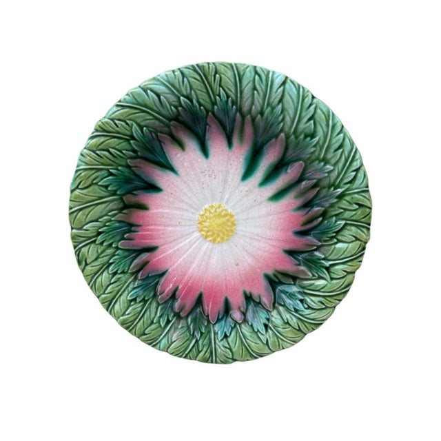 Light Pink French Majolica Pink Daisy Plate Orchies, Circa 1890 For Sale - Image 8 of 9