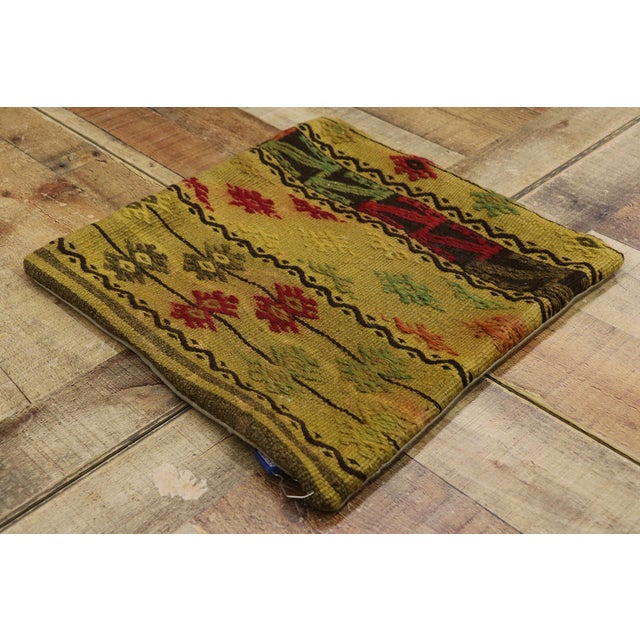 Vintage Turkish Kilim Rug Pillow Cover - 01'05 X 01'06 For Sale In Dallas - Image 6 of 8